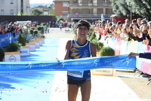 Successo ad Assisi per la San Francesco Marathon vinta da Lorenzo Lotti e Federica Moroni 73 Successo ad Assisi per la San Francesco Marathon vinta da Lorenzo Lotti e Federica Moroni 72