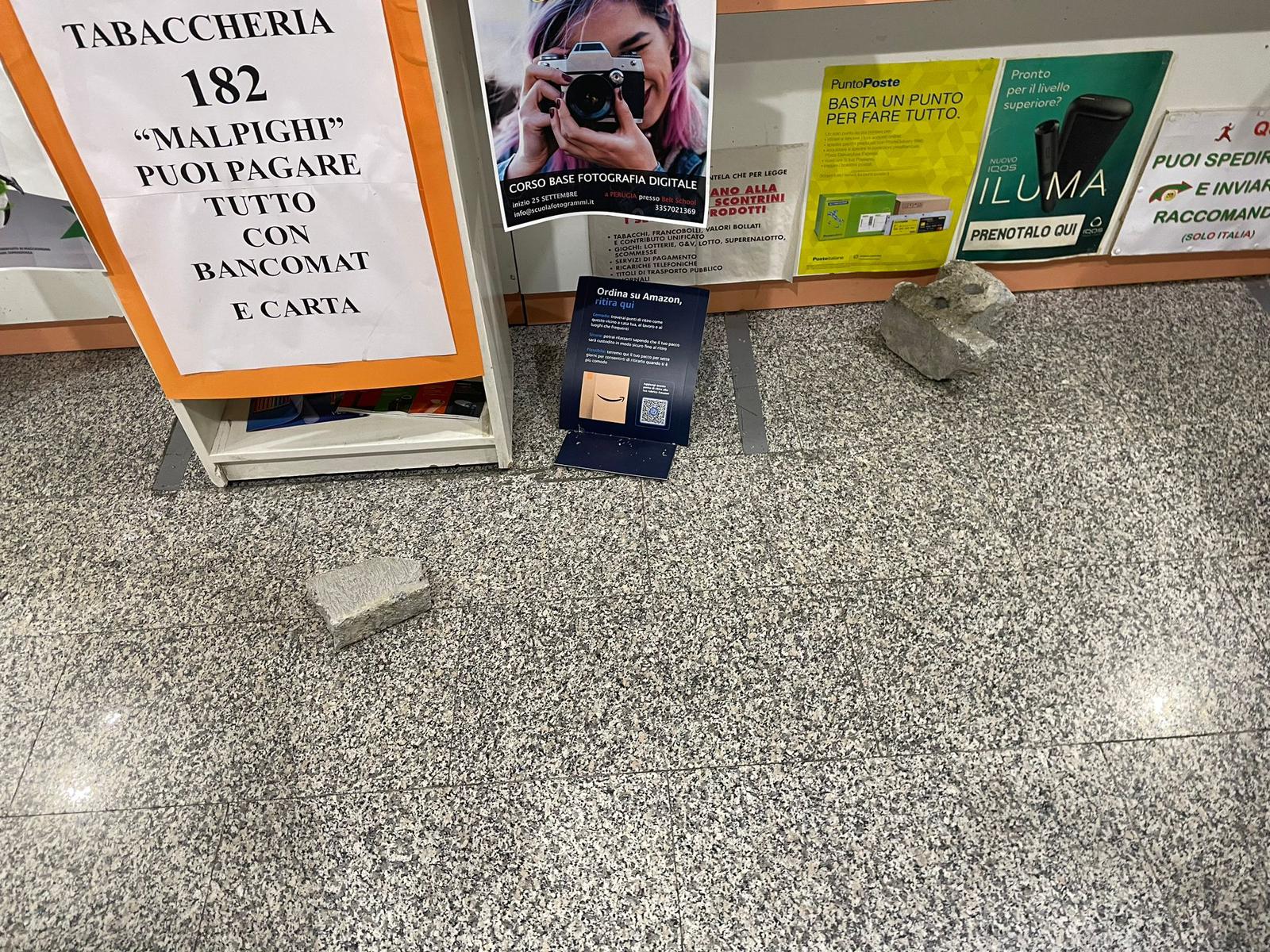 Tentato furto alla tabaccheria di Madonna Alta: due arrestati colti sul fatto, uno è ricercato (foto) 3 Tentato furto alla tabaccheria di Madonna Alta: due arrestati colti sul fatto, uno è ricercato (foto) 2