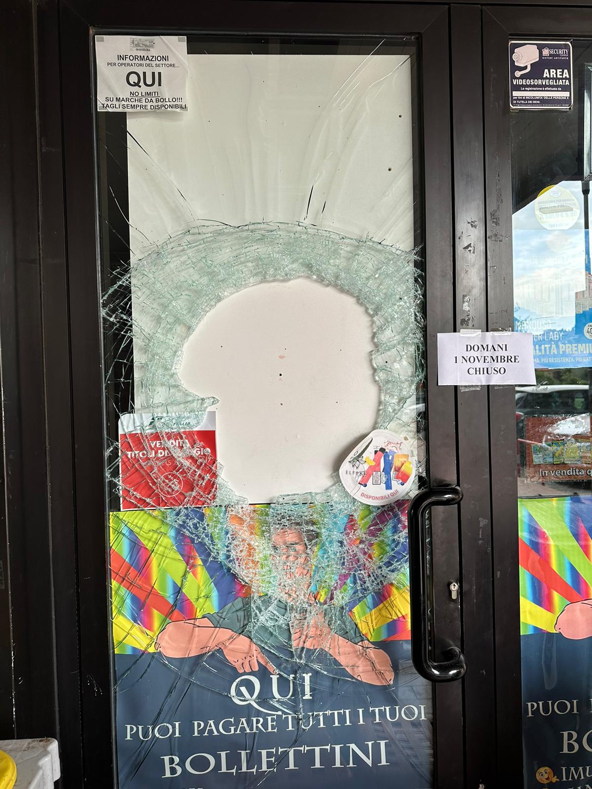 Tentato furto alla tabaccheria di Madonna Alta: due arrestati colti sul fatto, uno è ricercato (foto) 11 Tentato furto alla tabaccheria di Madonna Alta: due arrestati colti sul fatto, uno è ricercato (foto) 10