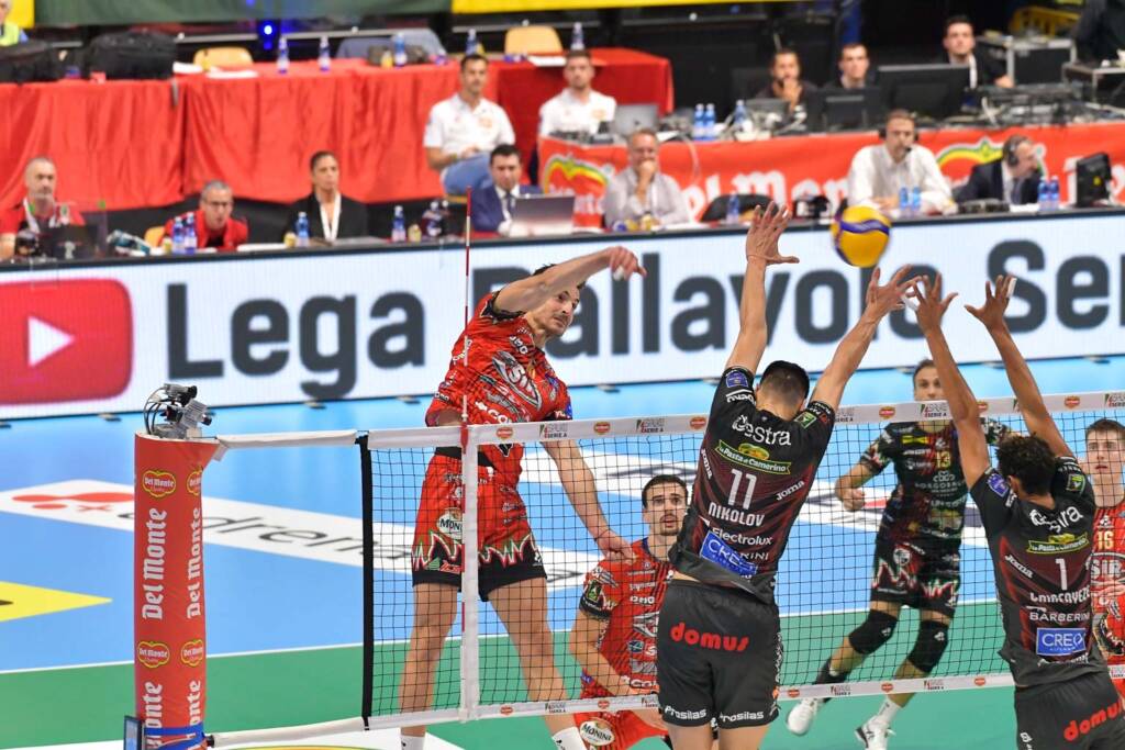 La Supercoppa è della Sir: Perugia batte 3-2 Civitanova in rimonta (foto) 27 La Supercoppa è della Sir: Perugia batte 3-2 Civitanova in rimonta (foto) 26
