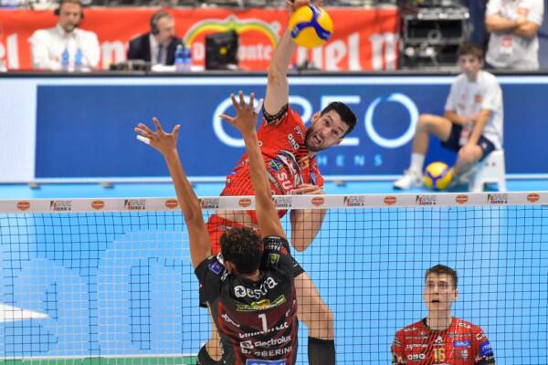 La Supercoppa è della Sir: Perugia batte 3-2 Civitanova in rimonta (foto) 67 La Supercoppa è della Sir: Perugia batte 3-2 Civitanova in rimonta (foto) 66