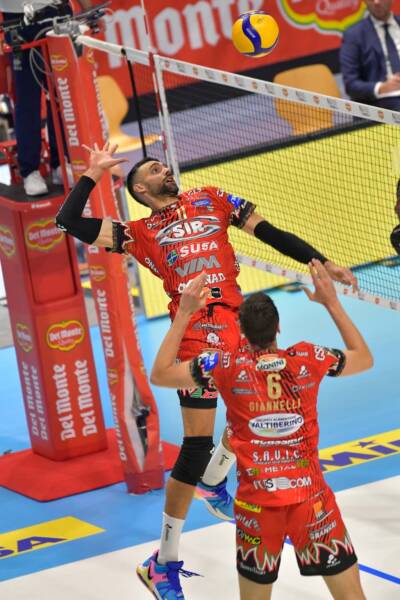 La Supercoppa è della Sir: Perugia batte 3-2 Civitanova in rimonta (foto) 57 La Supercoppa è della Sir: Perugia batte 3-2 Civitanova in rimonta (foto) 56