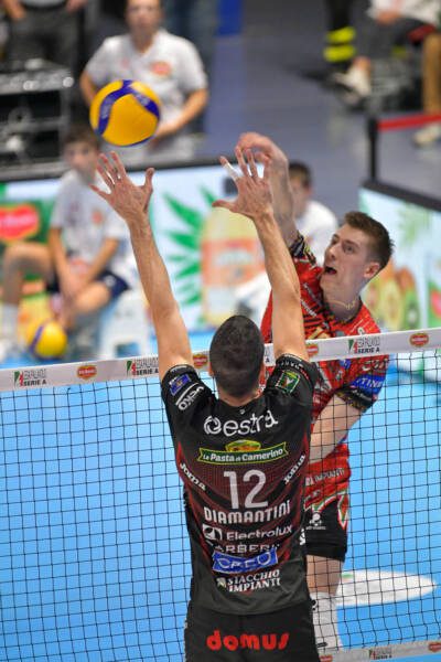 La Supercoppa è della Sir: Perugia batte 3-2 Civitanova in rimonta (foto) 63 La Supercoppa è della Sir: Perugia batte 3-2 Civitanova in rimonta (foto) 62