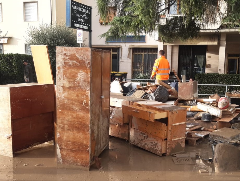 Alluvione in Toscana, ancora aiuti dall'Umbria: nuovo contingente della Protezione Civile a Prato (foto) 12