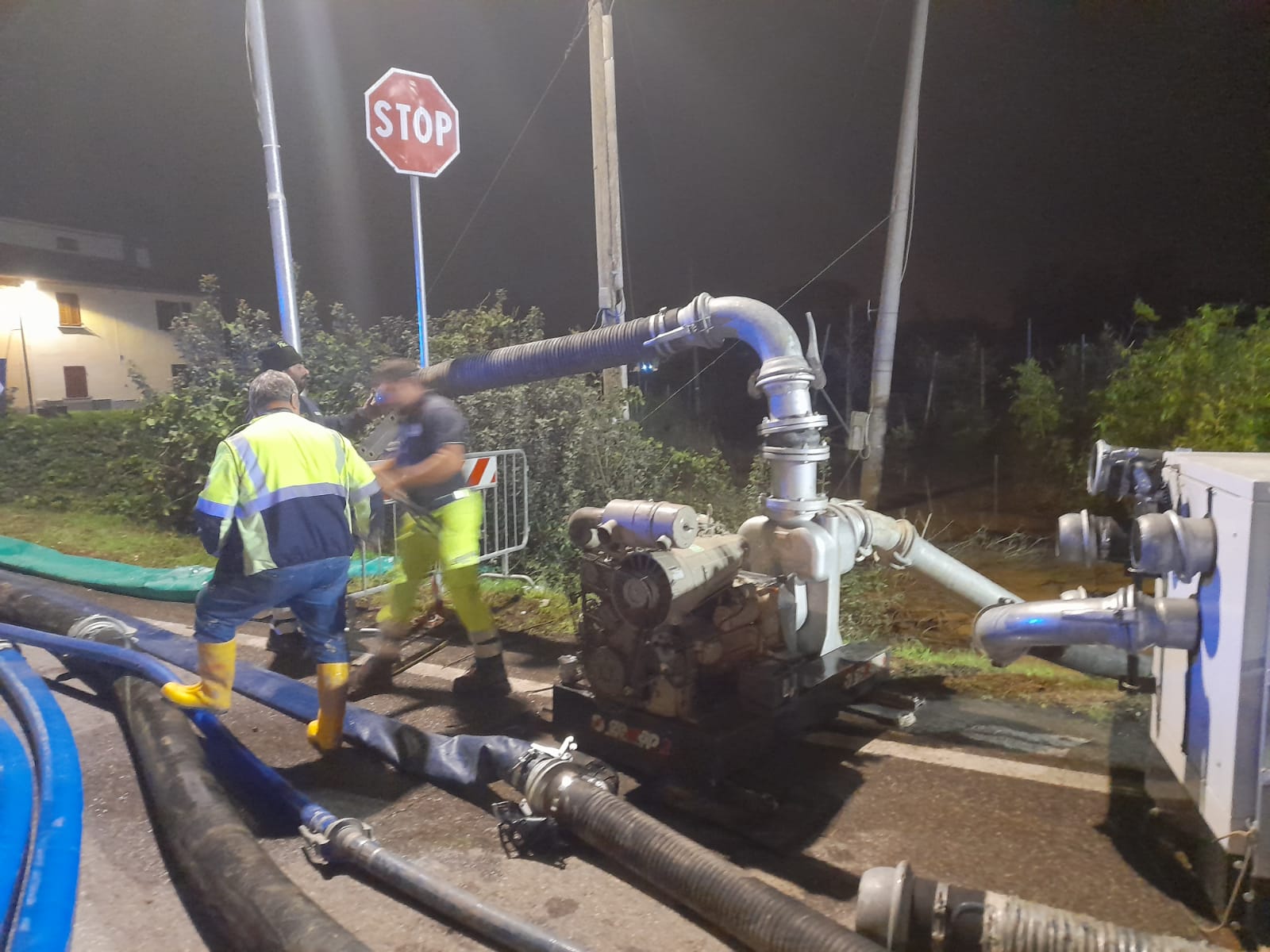 Alluvione in Toscana, ancora aiuti dall'Umbria: nuovo contingente della Protezione Civile a Prato (foto) 20