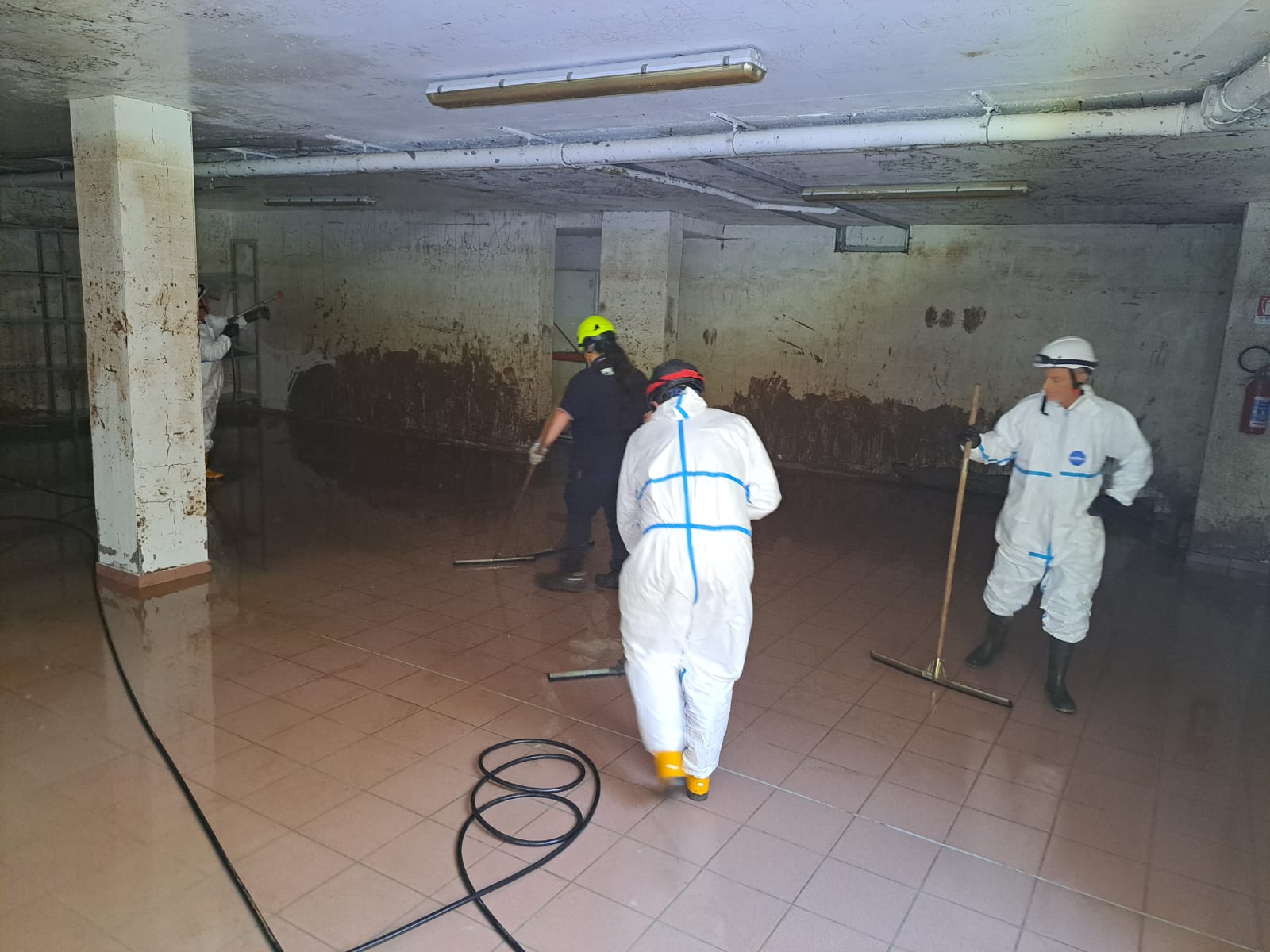 Alluvione in Toscana, ancora aiuti dall'Umbria: nuovo contingente della Protezione Civile a Prato (foto) 18