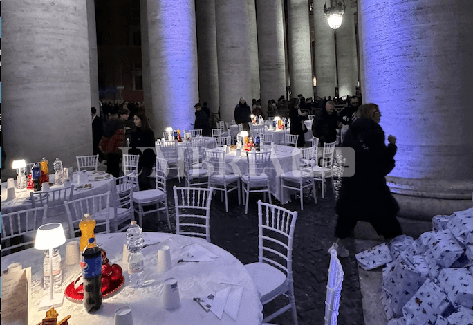 Elettrica Valeri illumina la cena per i poveri che si è tenuta in piazza San Pietro a Roma (foto) 1 Elettrica Valeri