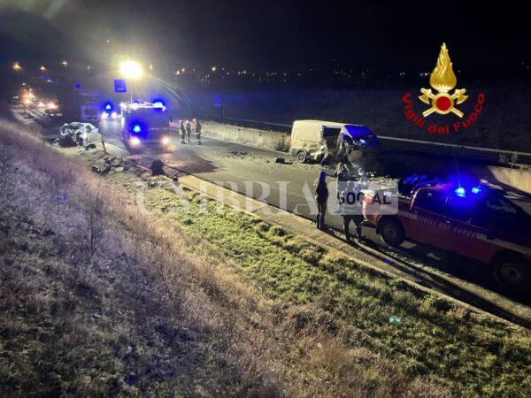 Spoleto, tragico incidente sulla Flaminia: 27enne imbocca la strada contromano e muore 15 Spoleto, tragico incidente sulla Flaminia: 27enne imbocca la strada contromano e muore 14