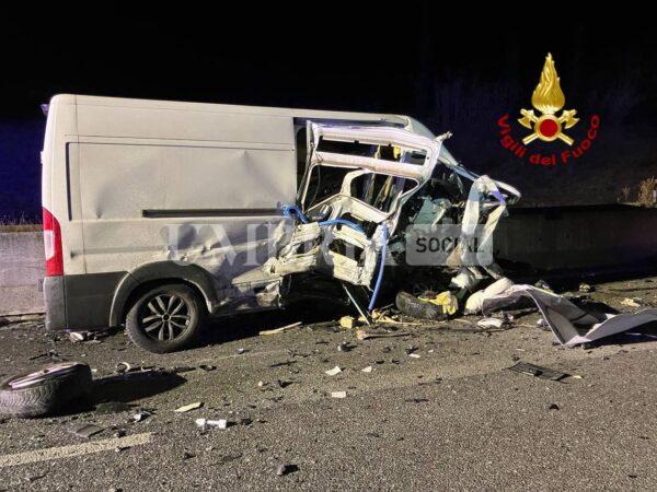 Spoleto, tragico incidente sulla Flaminia: 27enne imbocca la strada contromano e muore 11 Spoleto, tragico incidente sulla Flaminia: 27enne imbocca la strada contromano e muore 10