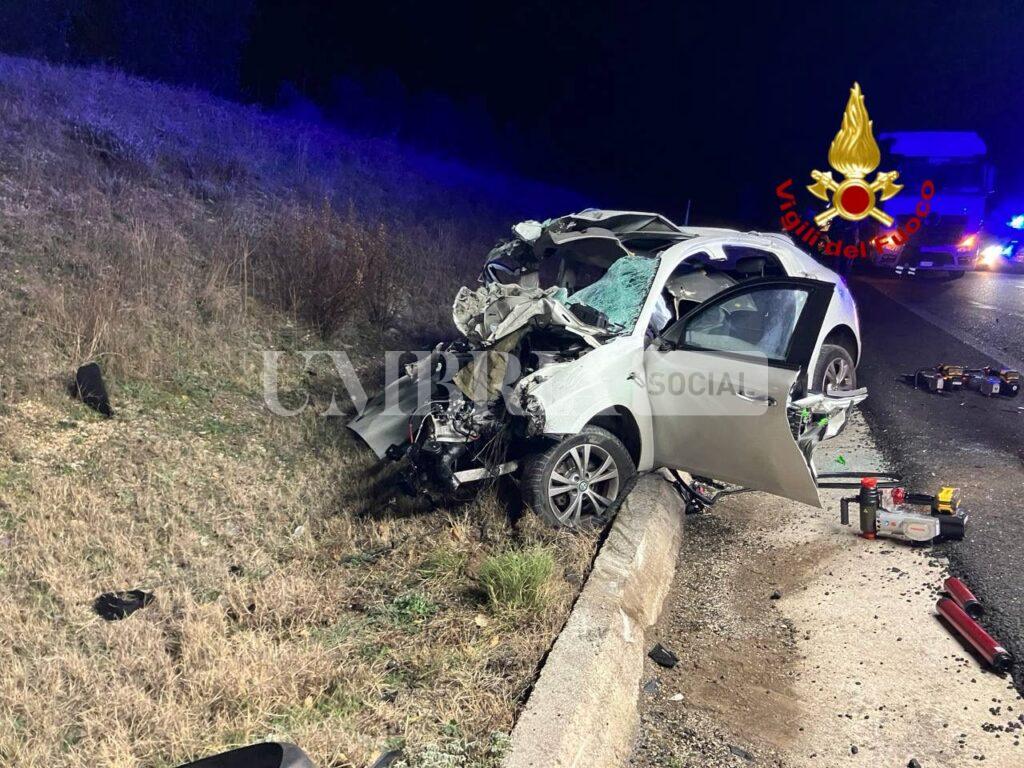 Spoleto, tragico incidente sulla Flaminia: 27enne imbocca la strada contromano e muore 5 Spoleto, tragico incidente sulla Flaminia: 27enne imbocca la strada contromano e muore 4