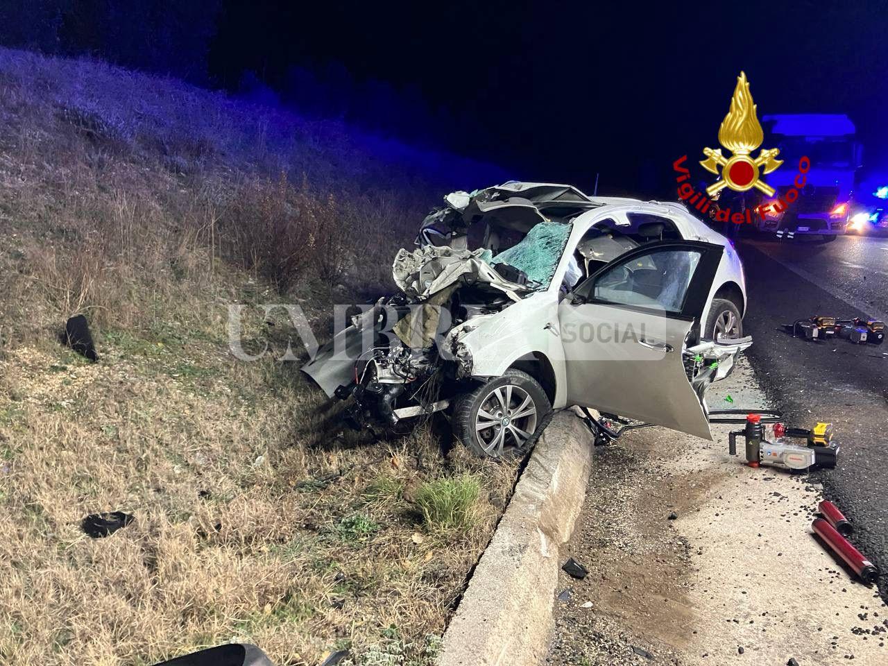Spoleto, tragico incidente sulla Flaminia: 27enne imbocca la strada contromano e muore 4