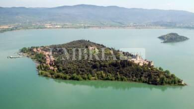 Natale al Trasimeno, l'Isola Maggiore torna ad accendersi con il tradizionale albero 5 isolaMAGGIORE1 LQ