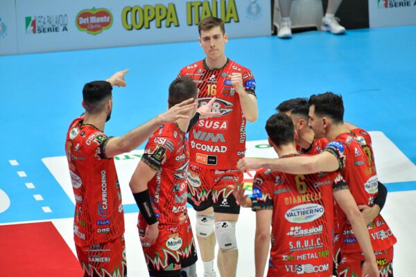 Sir Susa Vim Perugia perfetta trionfa in Coppa Italia: 3-1 a Monza e il trofeo è suo (foto) 63 Sir Susa Vim Perugia perfetta trionfa in Coppa Italia: 3-1 a Monza e il trofeo è suo (foto) 62