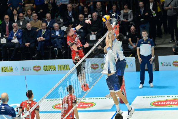 Sir Susa Vim Perugia perfetta trionfa in Coppa Italia: 3-1 a Monza e il trofeo è suo (foto) 61 Sir Susa Vim Perugia perfetta trionfa in Coppa Italia: 3-1 a Monza e il trofeo è suo (foto) 60