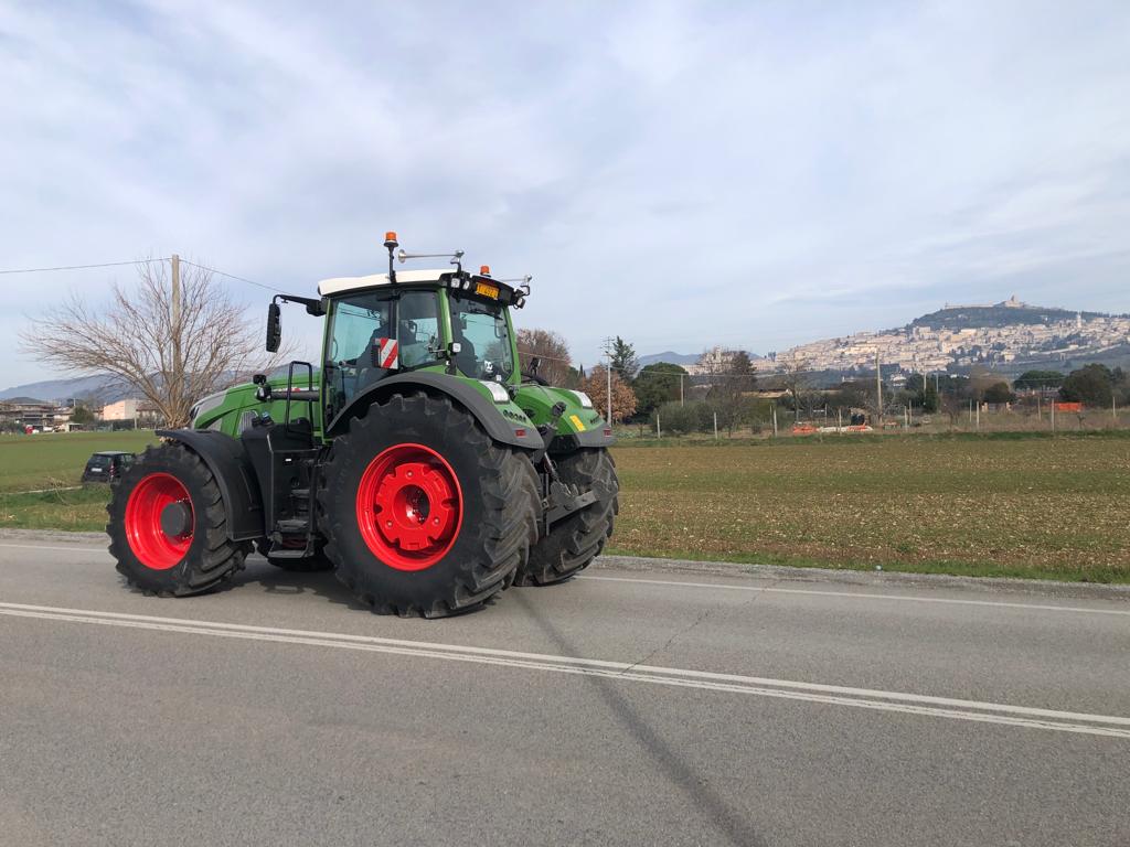 Continua la protesta degli agricoltori, a Bastia Umbra e Assisi trattori in strada (foto) 66
