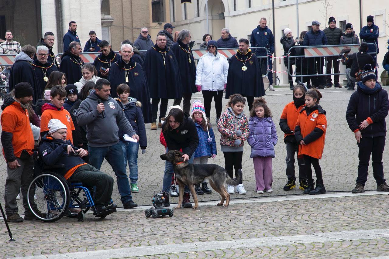 “Pet and technology for life”, piloti e conduttori a quattro zampe: successo a Santa Maria degli Angeli (foto+video) 57