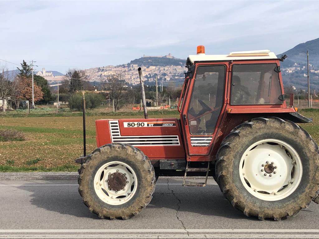 Continua la protesta degli agricoltori, a Bastia Umbra e Assisi trattori in strada (foto) 74