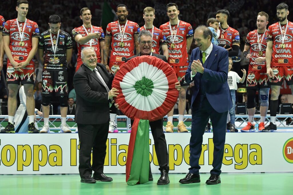 Sir Susa Vim Perugia perfetta trionfa in Coppa Italia: 3-1 a Monza e il trofeo è suo (foto) 47 Sir Susa Vim Perugia perfetta trionfa in Coppa Italia: 3-1 a Monza e il trofeo è suo (foto) 46