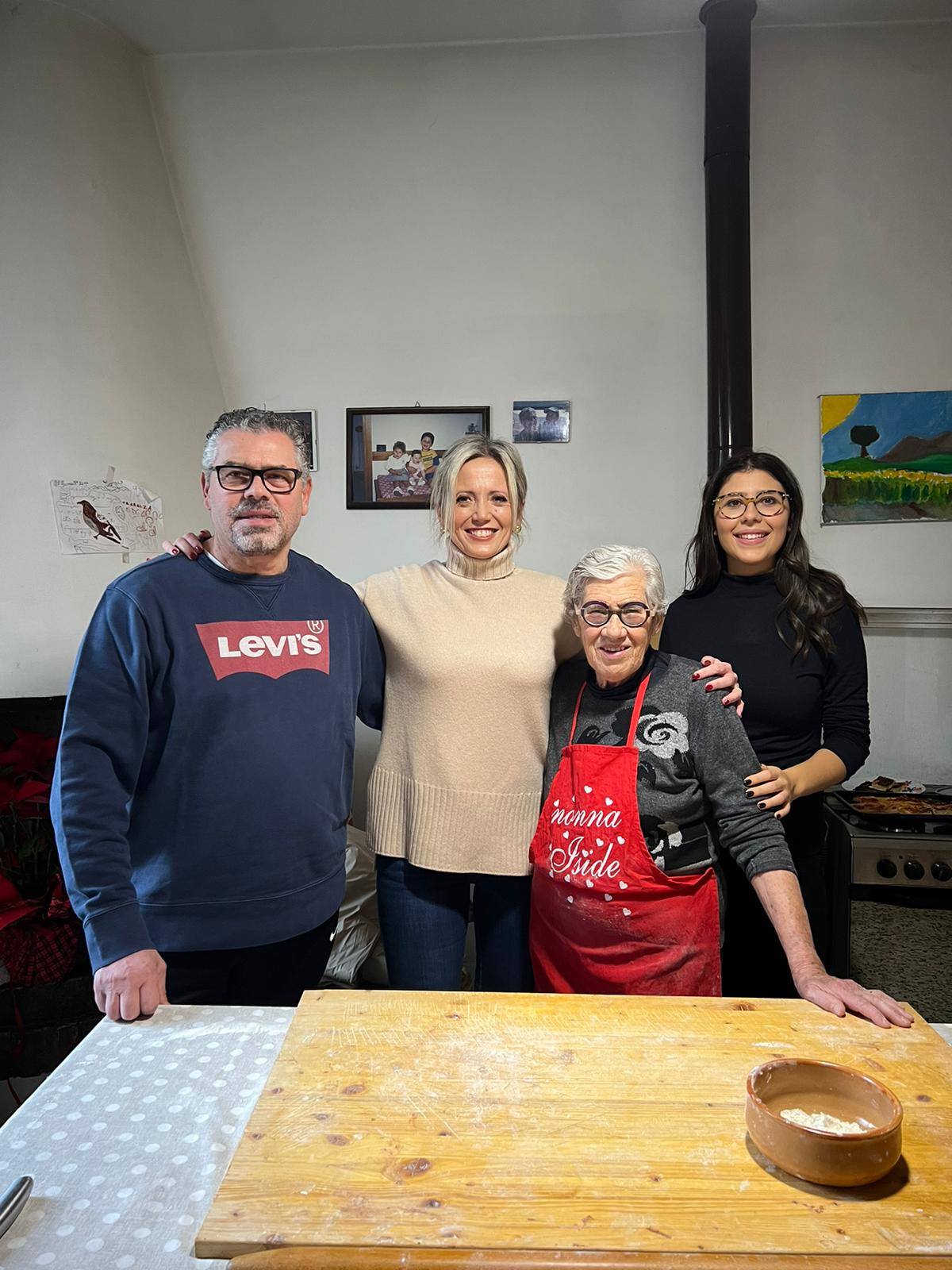 In cucina con Nonna Iside anche Paola Fioroni ospite della famosa cuoca di Bevagna (foto) 4