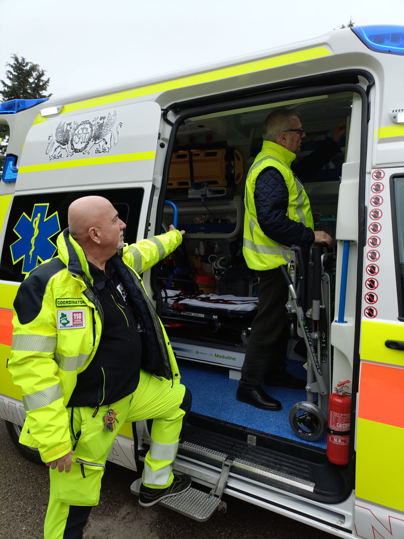 Sanità, una nuova ambulanza e un minivan per il trasporto di organi e sangue (foto) 10