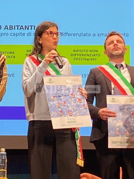 Assisi è il comune riciclone con il 72,9% di raccolta differenziata: riconoscimento assegnato al Teatro Mengoni di Magione 3 Assisi è il comune riciclone con il 72,9% di raccolta differenziata: riconoscimento assegnato al Teatro Mengoni di Magione 2