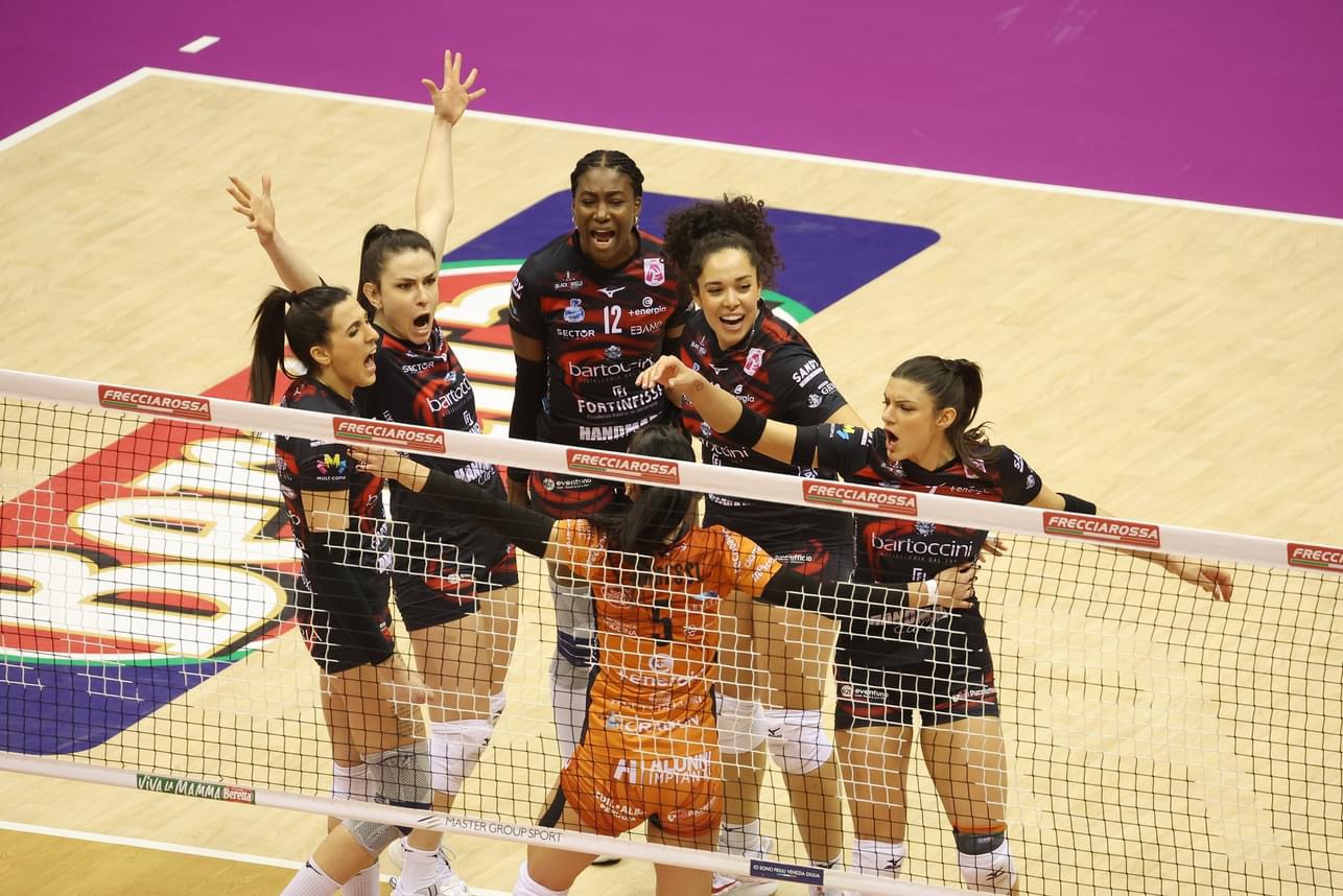 Bartoccini Fortinfissi Perugia nella storia, trionfa ed alza al cielo la Coppa Italia di Serie A2 (foto) 2