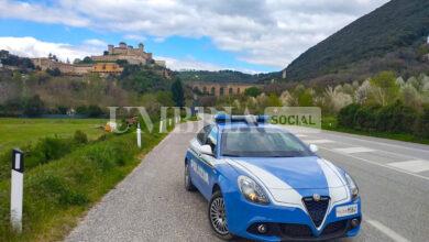 Giovane ubriaco non si ferma all'alt e si ribalta con l'auto vicino al fiume: denuncia e patente ritirata 8 POLIZIA 7