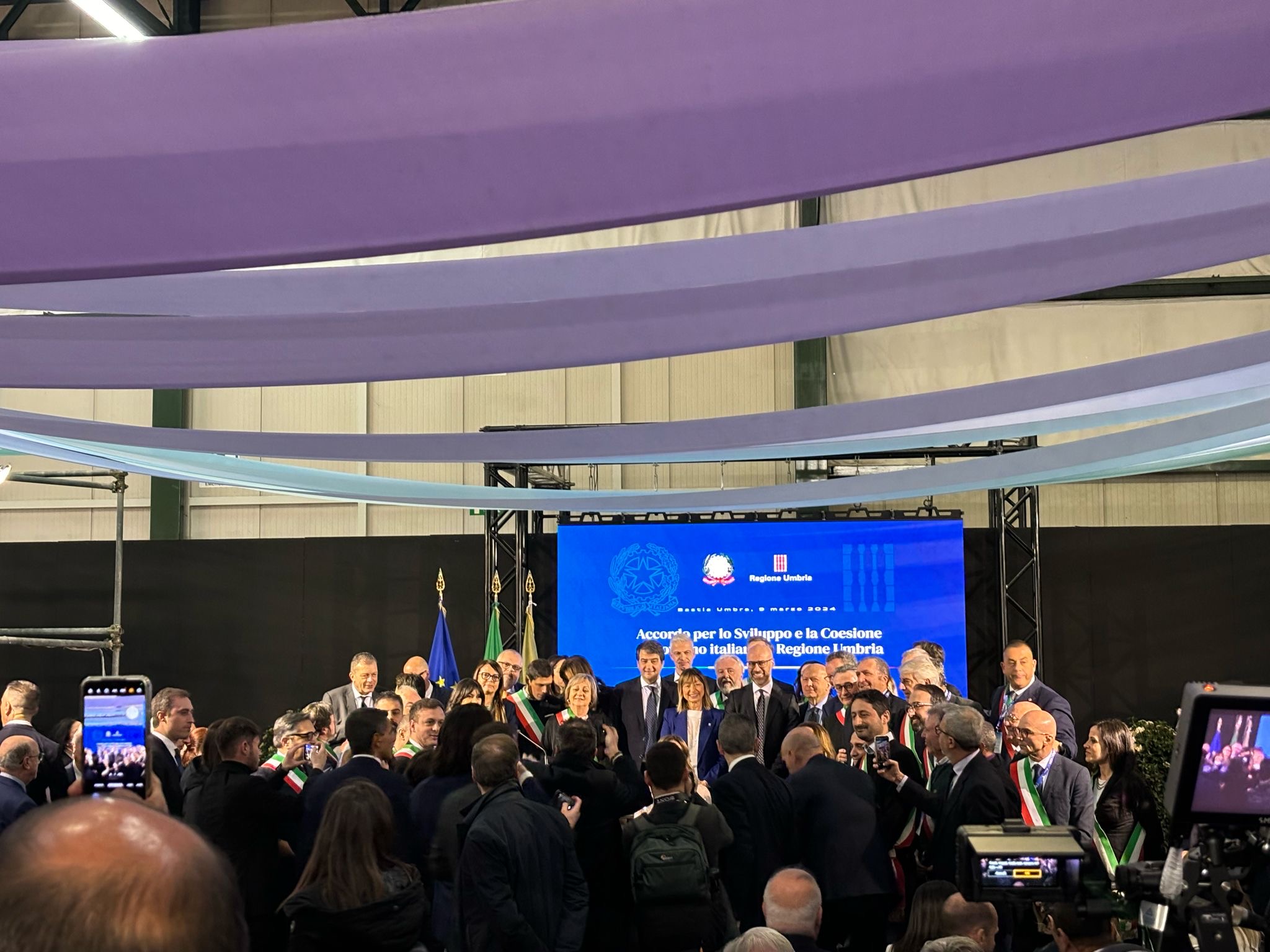 Premier Meloni a Bastia: “Voi umbri siete persone operose che devono dimostrare il proprio valore” (foto+video) 36