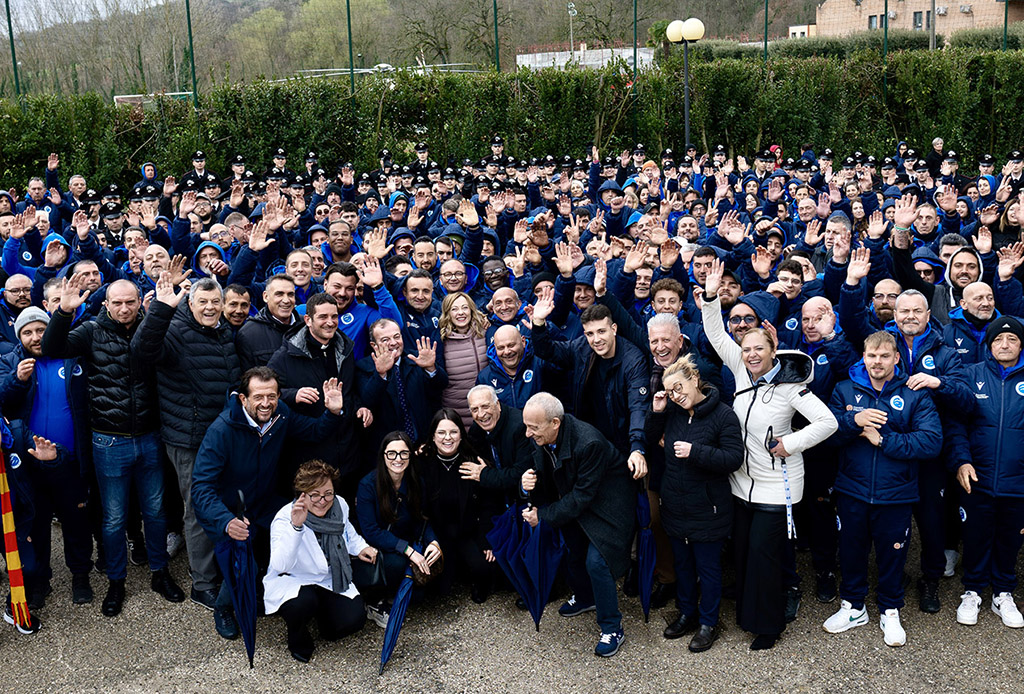 Premier Giorgia Meloni visita a sorpresa la Comunità Incontro (foto) 2
