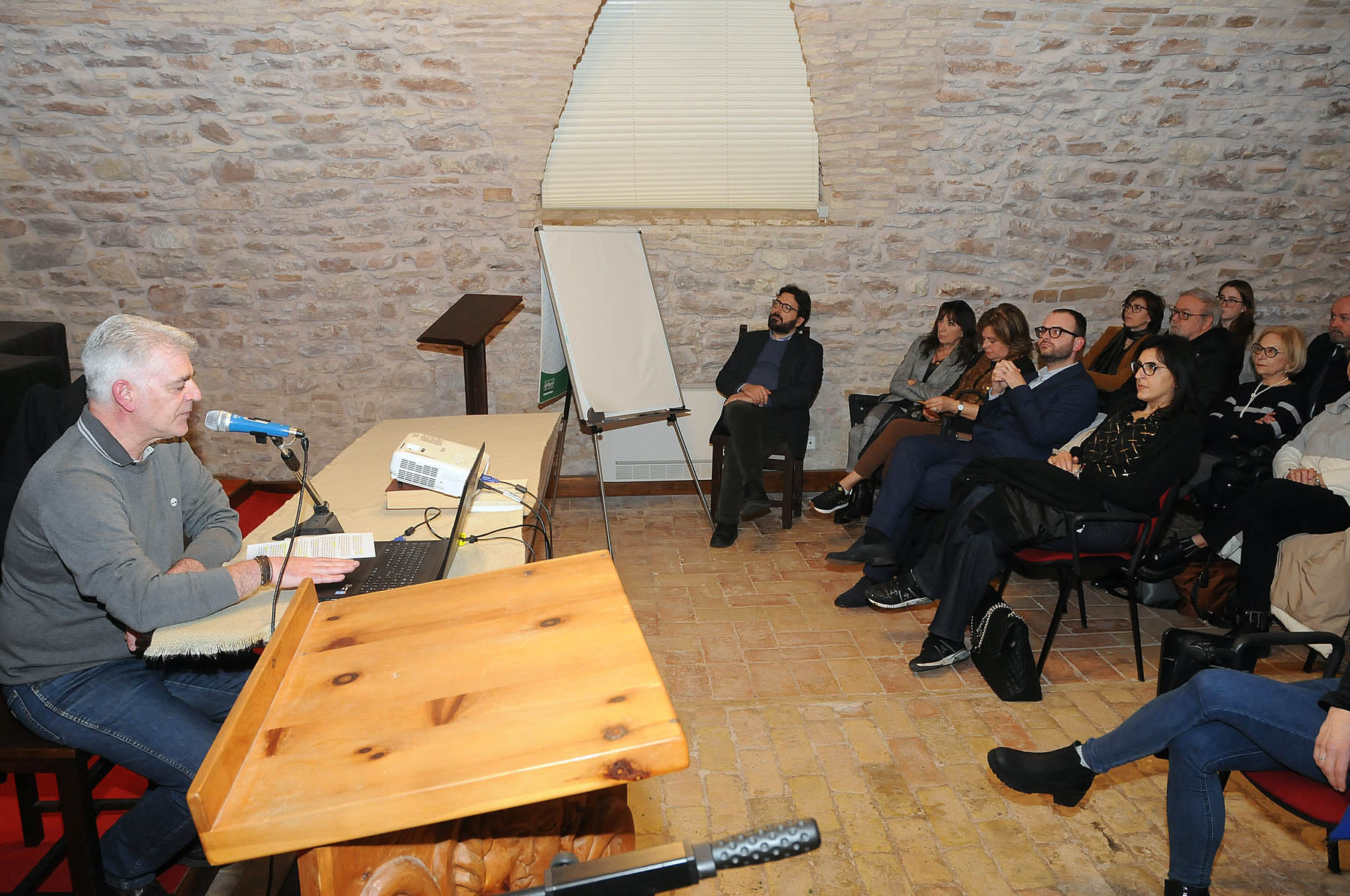 Giano dell'Umbria, pienone per Costantino D'Orazio all'abbazia di San Felice (foto) 11 Giano dell'Umbria, pienone per Costantino D'Orazio all'abbazia di San Felice (foto) 10