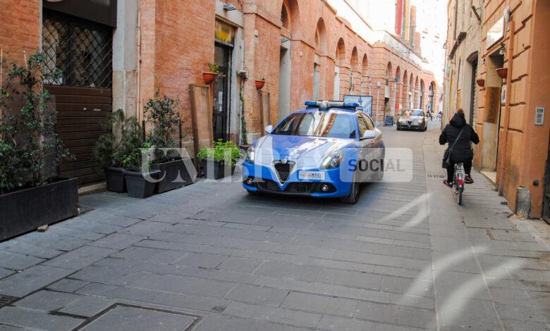 Aggredisce l’addetto ai controlli dei biglietti per guadagnarsi la fuga: 18enne denunciato dalla Polizia di Stato 1 Foligno 74 scaled