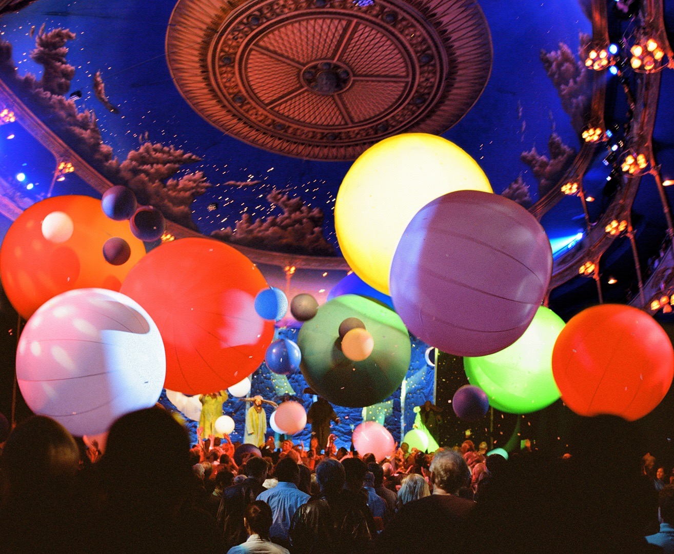 La magia di "Slava's Snowshow" al teatro Lyrick di Assisi: è fra gli spettacoli più attesi 10
