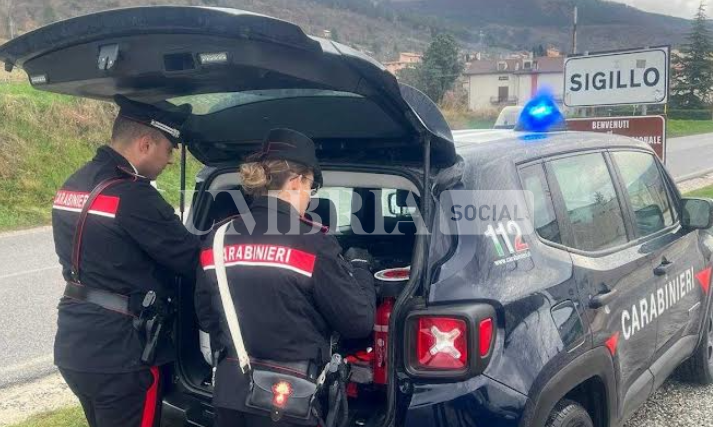 Vede i carabinieri ed inverte la marcia. Fermato, è senza patente e ha della droga: denunciato 1 Screenshot 2024 03 05 10.48.20