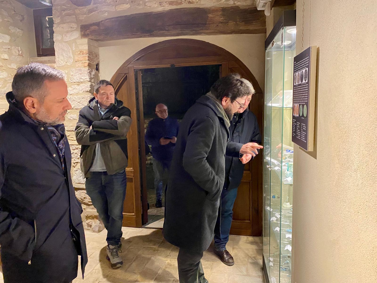 Giano dell'Umbria, pienone per Costantino D'Orazio all'abbazia di San Felice (foto) 15 Giano dell'Umbria, pienone per Costantino D'Orazio all'abbazia di San Felice (foto) 14