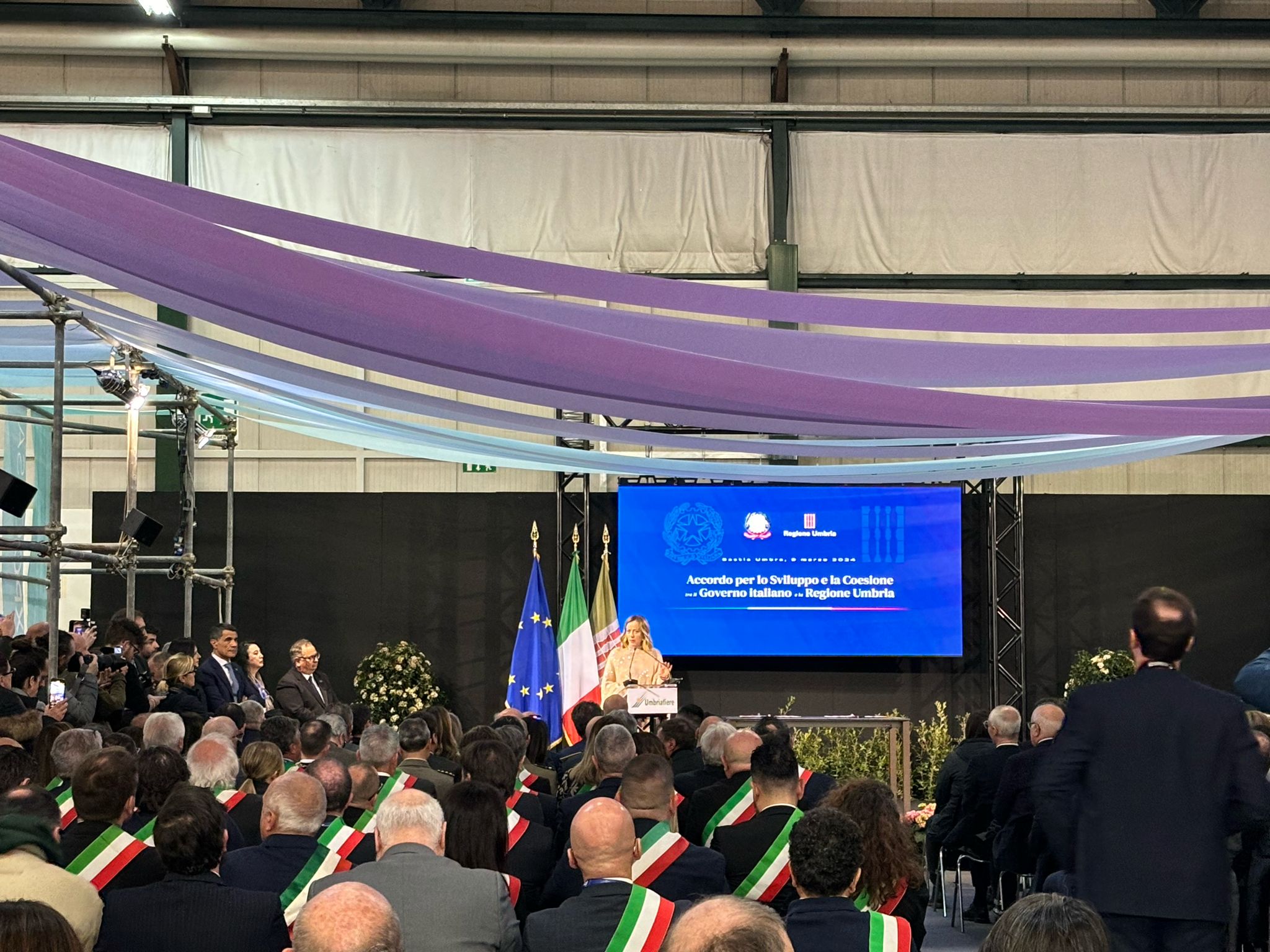 Premier Meloni a Bastia: “Voi umbri siete persone operose che devono dimostrare il proprio valore” (foto+video) 56