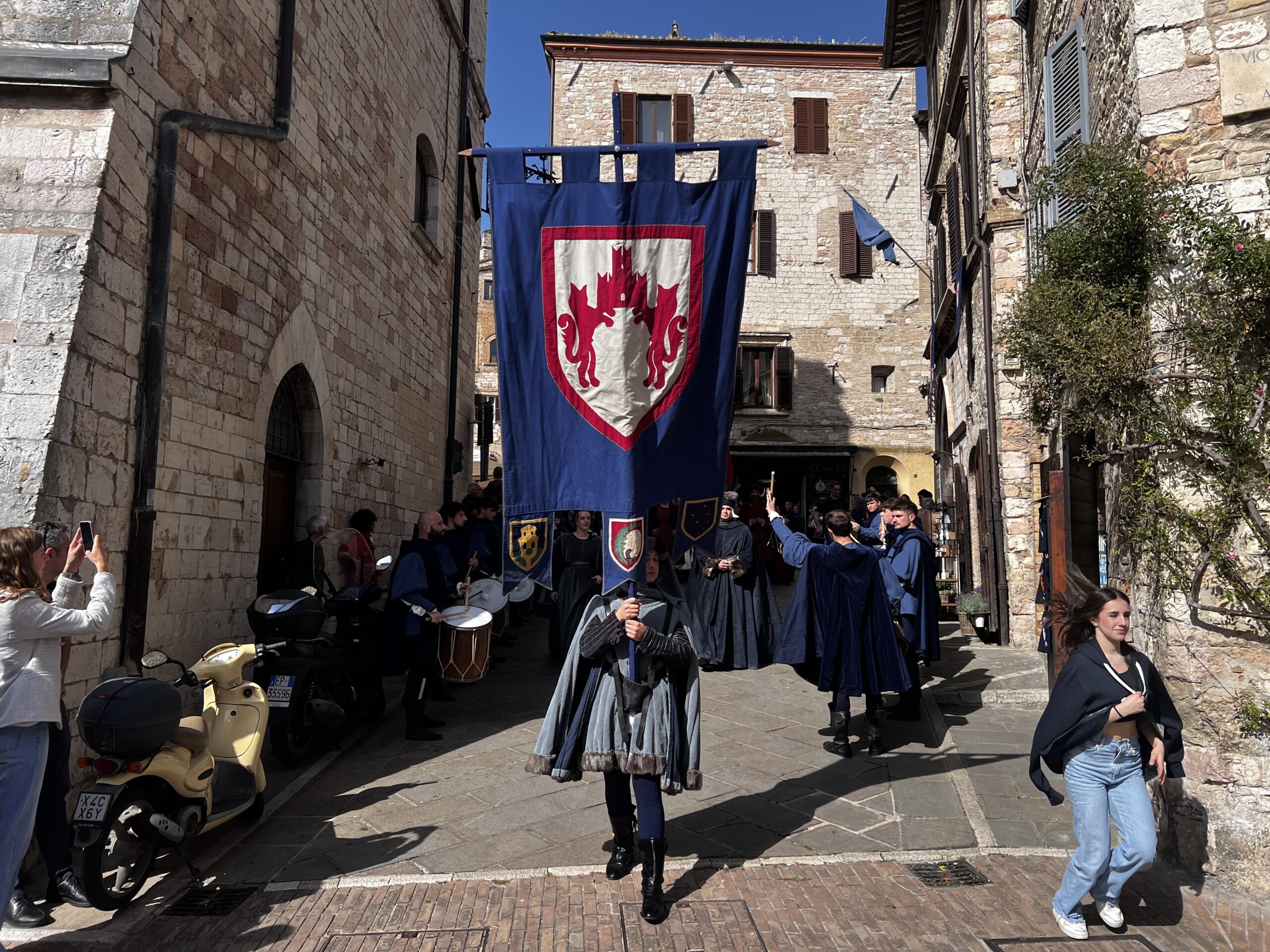 Calendimaggio di Assisi, svelati i nomi delle regine della festa: ecco le Madonne Primavera di Magnifica Parte de Sotto e di Nobilissima Parte de Sopra (foto) 3 Calendimaggio di Assisi, svelati i nomi delle regine della festa: ecco le Madonne Primavera di Magnifica Parte de Sotto e di Nobilissima Parte de Sopra (foto) 2