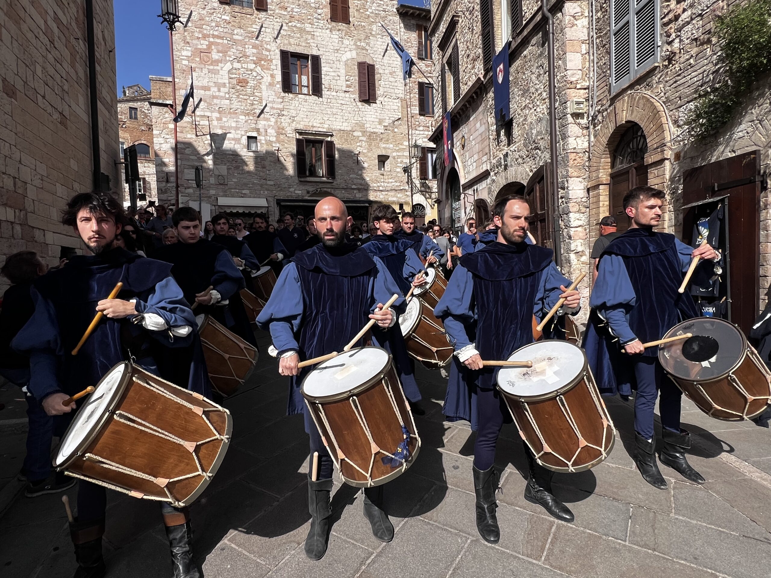 Calendimaggio di Assisi, svelati i nomi delle regine della festa: ecco le Madonne Primavera di Magnifica Parte de Sotto e di Nobilissima Parte de Sopra (foto) 9 Calendimaggio di Assisi, svelati i nomi delle regine della festa: ecco le Madonne Primavera di Magnifica Parte de Sotto e di Nobilissima Parte de Sopra (foto) 8