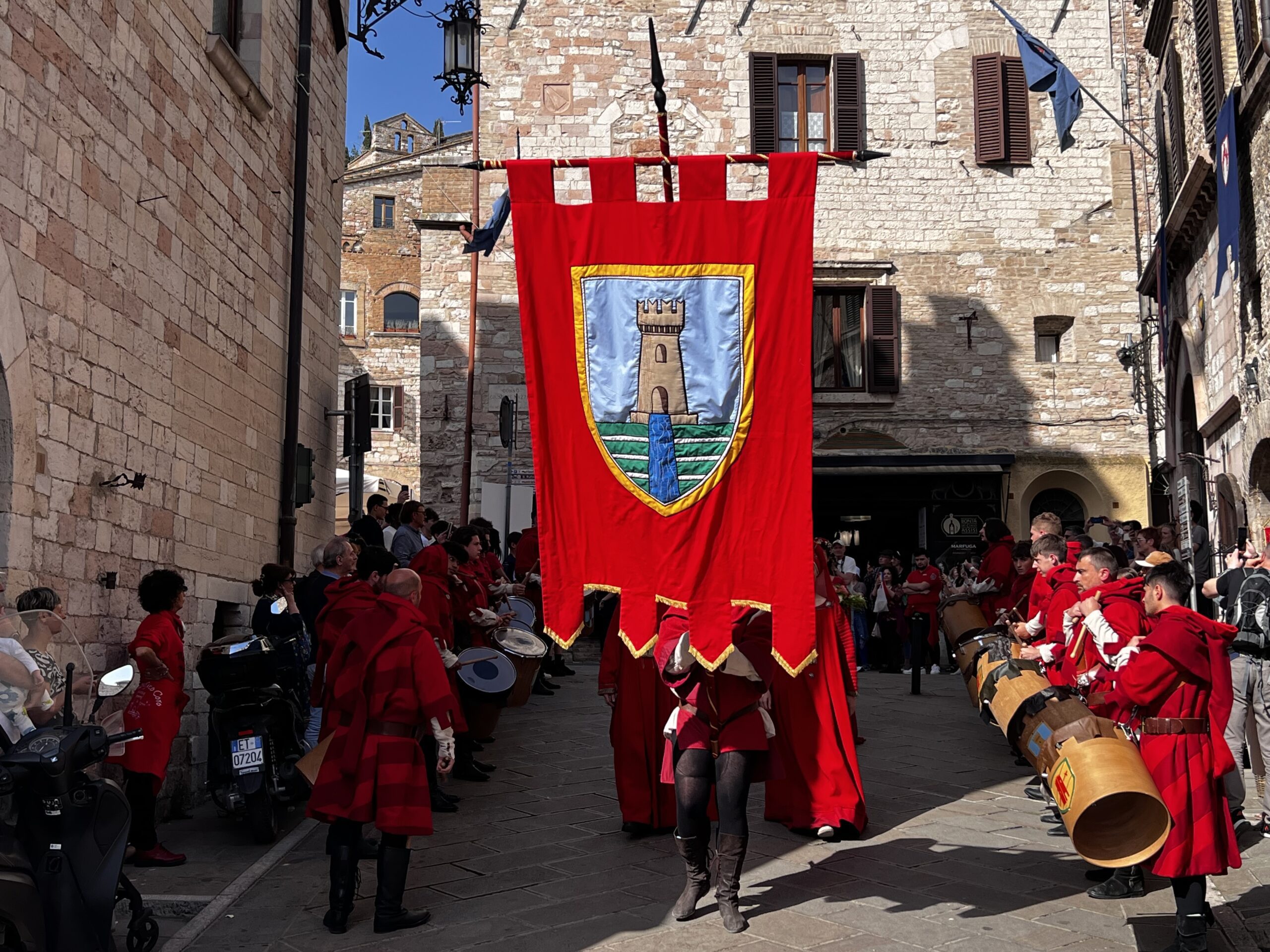Calendimaggio di Assisi, svelati i nomi delle regine della festa: ecco le Madonne Primavera di Magnifica Parte de Sotto e di Nobilissima Parte de Sopra (foto) 15 Calendimaggio di Assisi, svelati i nomi delle regine della festa: ecco le Madonne Primavera di Magnifica Parte de Sotto e di Nobilissima Parte de Sopra (foto) 14