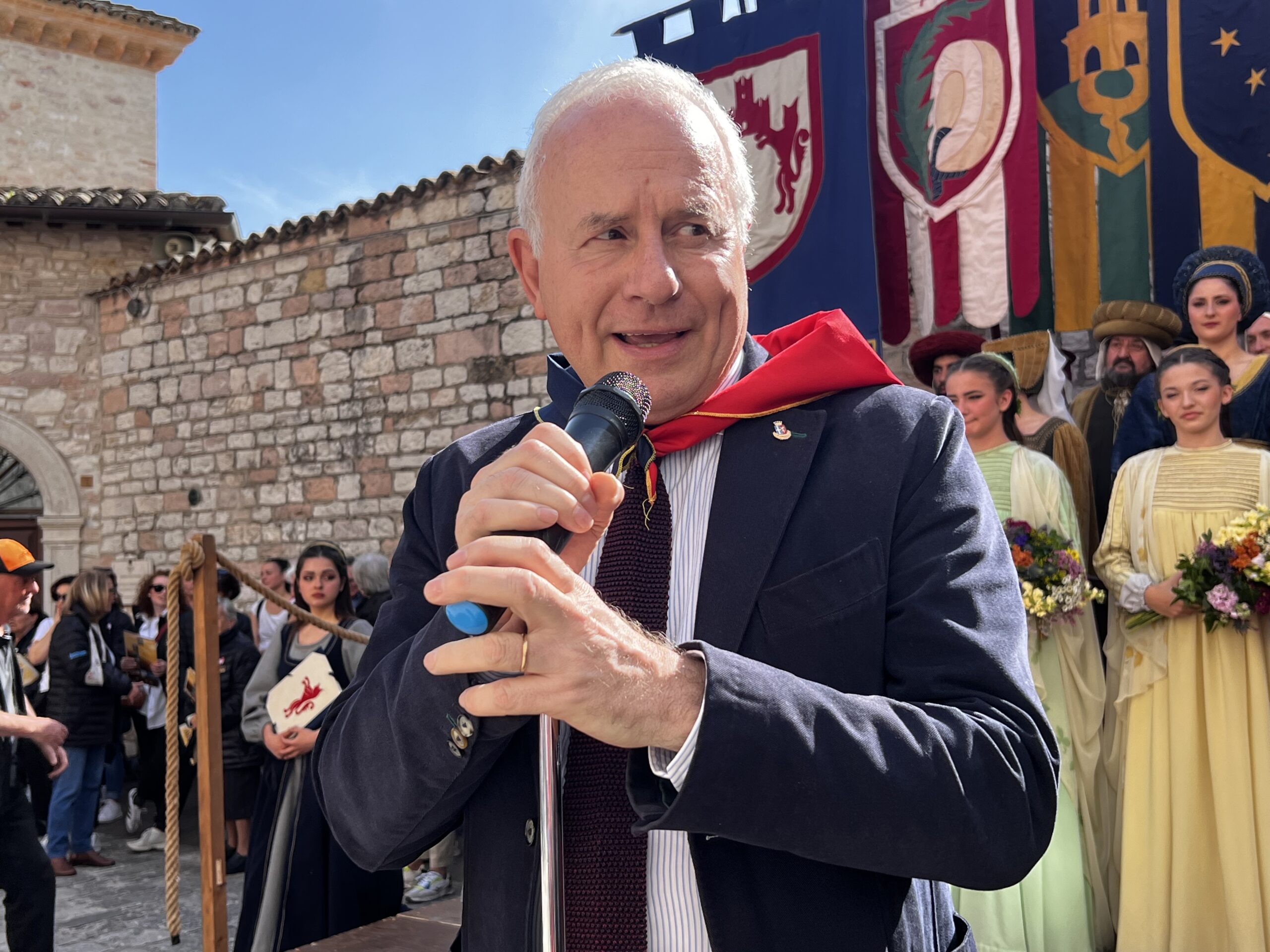 Calendimaggio di Assisi, svelati i nomi delle regine della festa: ecco le Madonne Primavera di Magnifica Parte de Sotto e di Nobilissima Parte de Sopra (foto) 35 Calendimaggio di Assisi, svelati i nomi delle regine della festa: ecco le Madonne Primavera di Magnifica Parte de Sotto e di Nobilissima Parte de Sopra (foto) 34