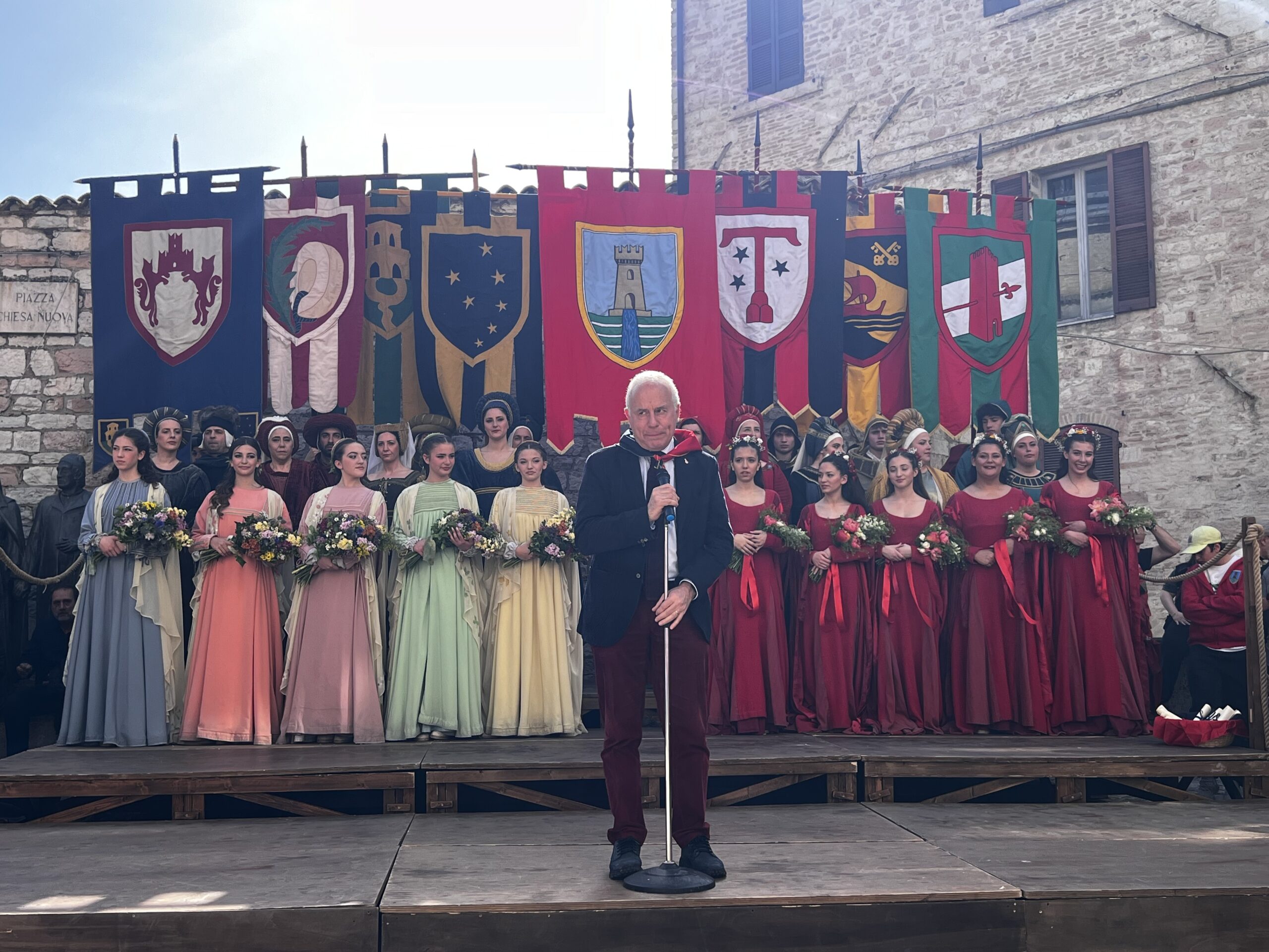 Calendimaggio di Assisi, svelati i nomi delle regine della festa: ecco le Madonne Primavera di Magnifica Parte de Sotto e di Nobilissima Parte de Sopra (foto) 39 Calendimaggio di Assisi, svelati i nomi delle regine della festa: ecco le Madonne Primavera di Magnifica Parte de Sotto e di Nobilissima Parte de Sopra (foto) 38