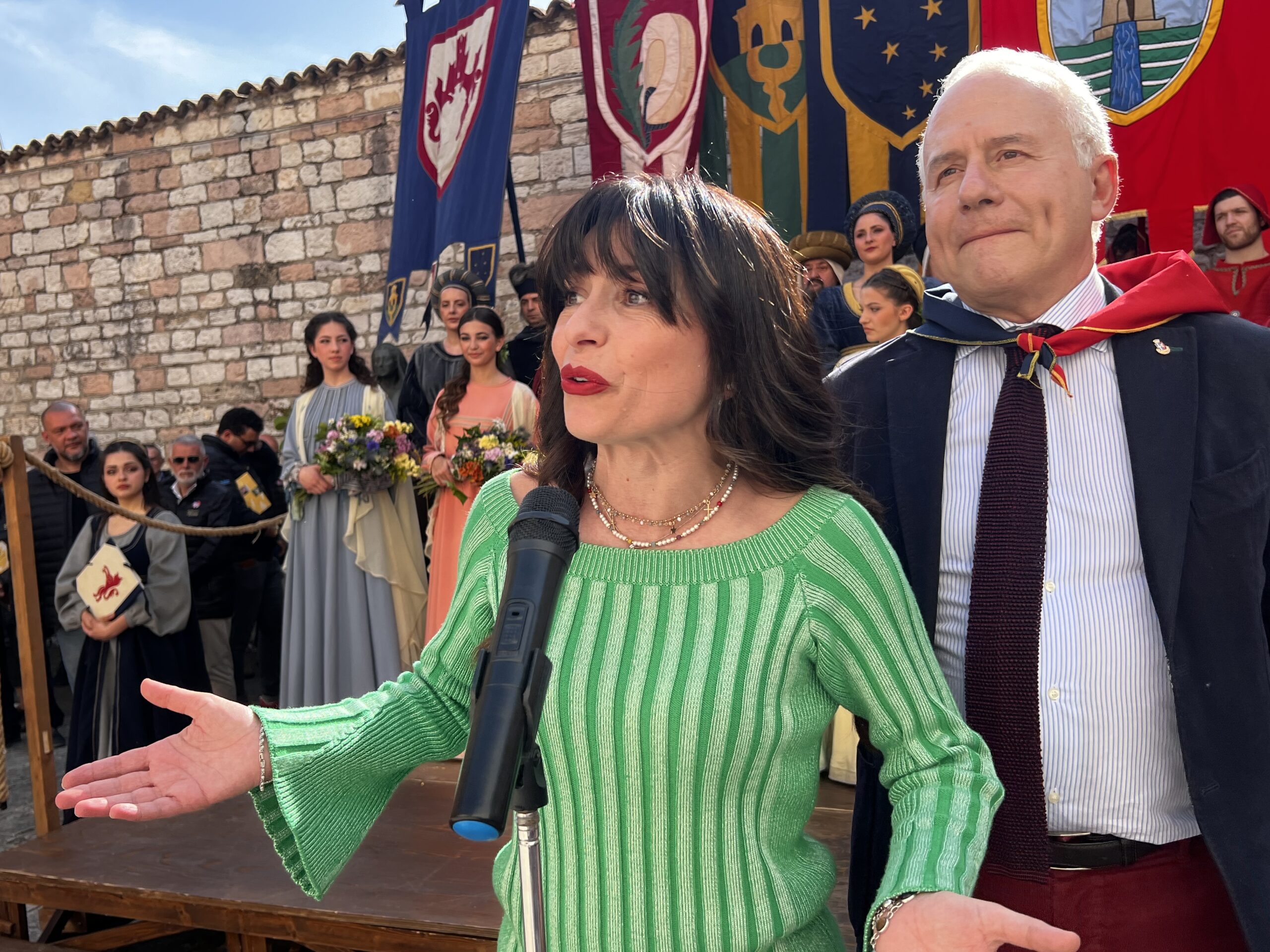 Calendimaggio di Assisi, svelati i nomi delle regine della festa: ecco le Madonne Primavera di Magnifica Parte de Sotto e di Nobilissima Parte de Sopra (foto) 45 Calendimaggio di Assisi, svelati i nomi delle regine della festa: ecco le Madonne Primavera di Magnifica Parte de Sotto e di Nobilissima Parte de Sopra (foto) 44