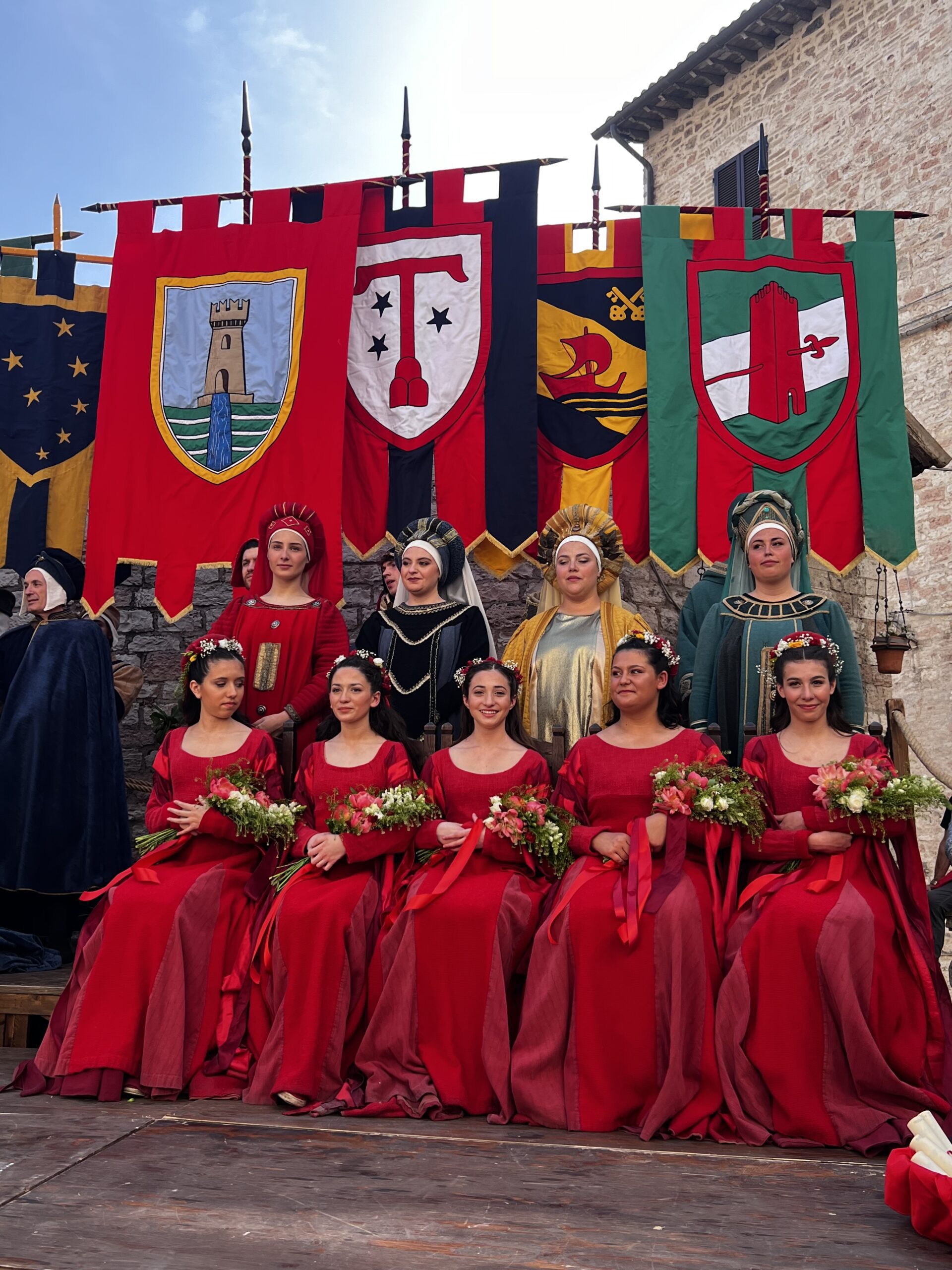 Calendimaggio di Assisi, svelati i nomi delle regine della festa: ecco le Madonne Primavera di Magnifica Parte de Sotto e di Nobilissima Parte de Sopra (foto) 47 Calendimaggio di Assisi, svelati i nomi delle regine della festa: ecco le Madonne Primavera di Magnifica Parte de Sotto e di Nobilissima Parte de Sopra (foto) 46