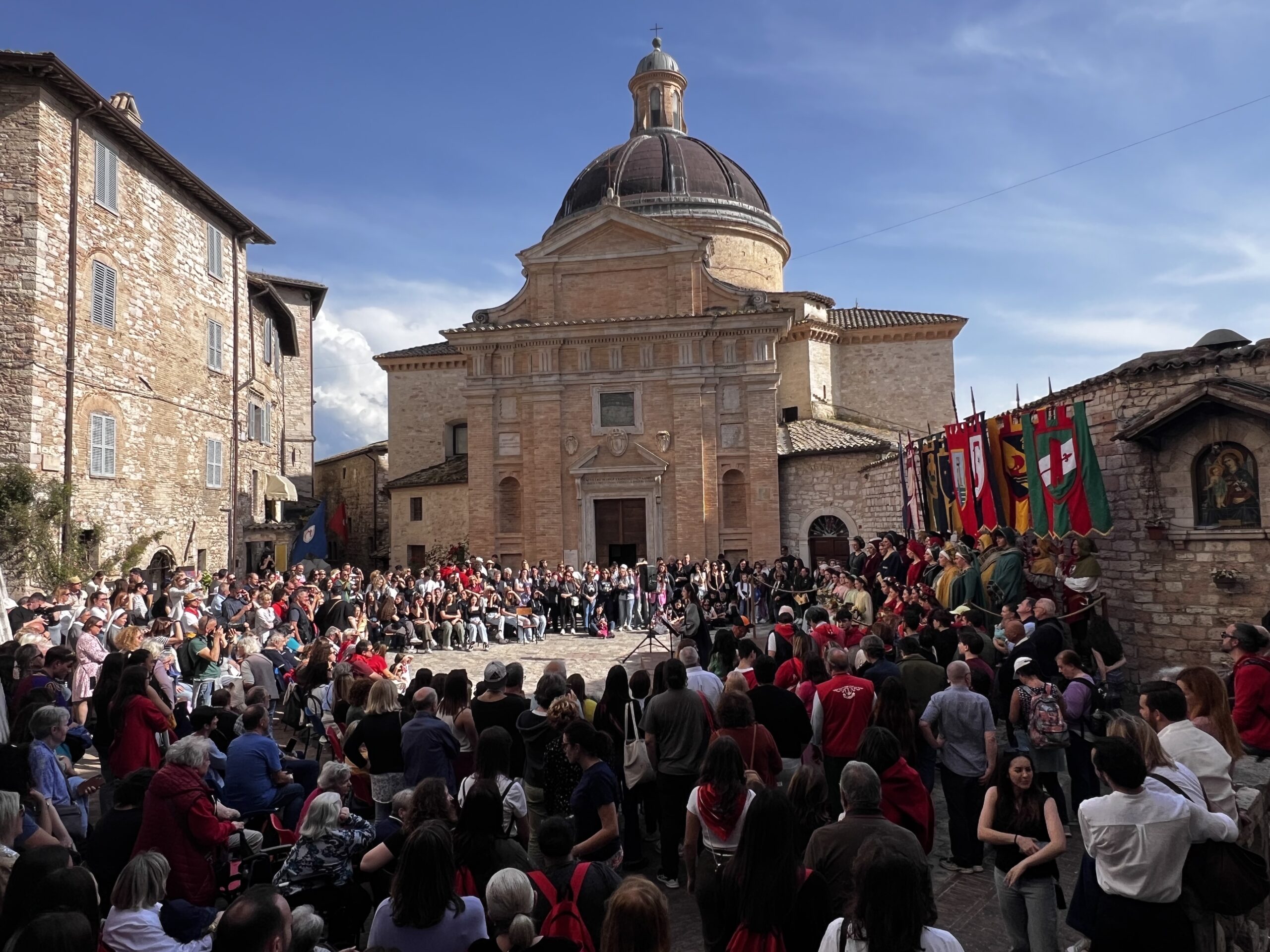 Calendimaggio di Assisi, svelati i nomi delle regine della festa: ecco le Madonne Primavera di Magnifica Parte de Sotto e di Nobilissima Parte de Sopra (foto) 59 Calendimaggio di Assisi, svelati i nomi delle regine della festa: ecco le Madonne Primavera di Magnifica Parte de Sotto e di Nobilissima Parte de Sopra (foto) 58