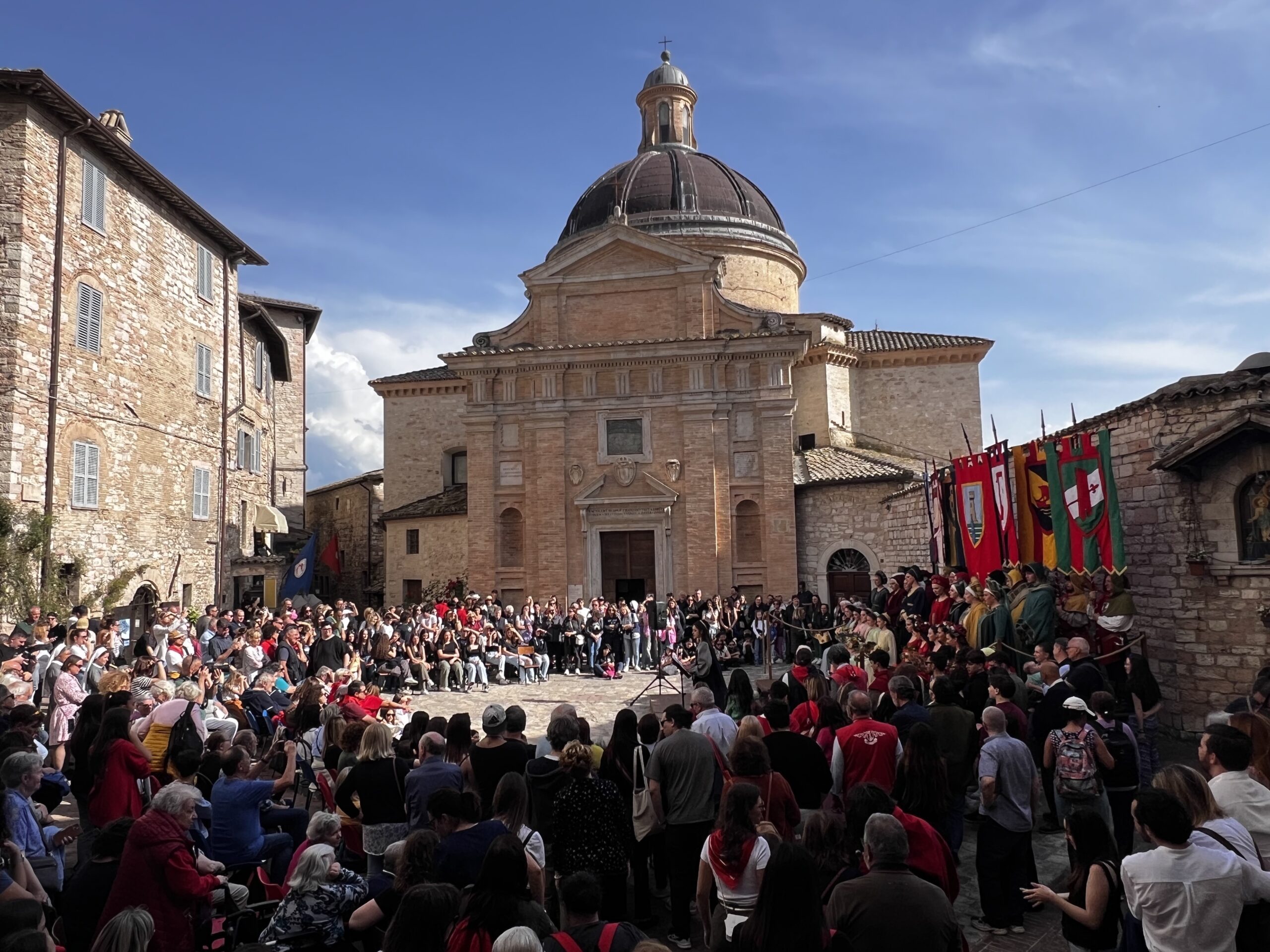 Calendimaggio di Assisi, svelati i nomi delle regine della festa: ecco le Madonne Primavera di Magnifica Parte de Sotto e di Nobilissima Parte de Sopra (foto) 65 Calendimaggio di Assisi, svelati i nomi delle regine della festa: ecco le Madonne Primavera di Magnifica Parte de Sotto e di Nobilissima Parte de Sopra (foto) 64