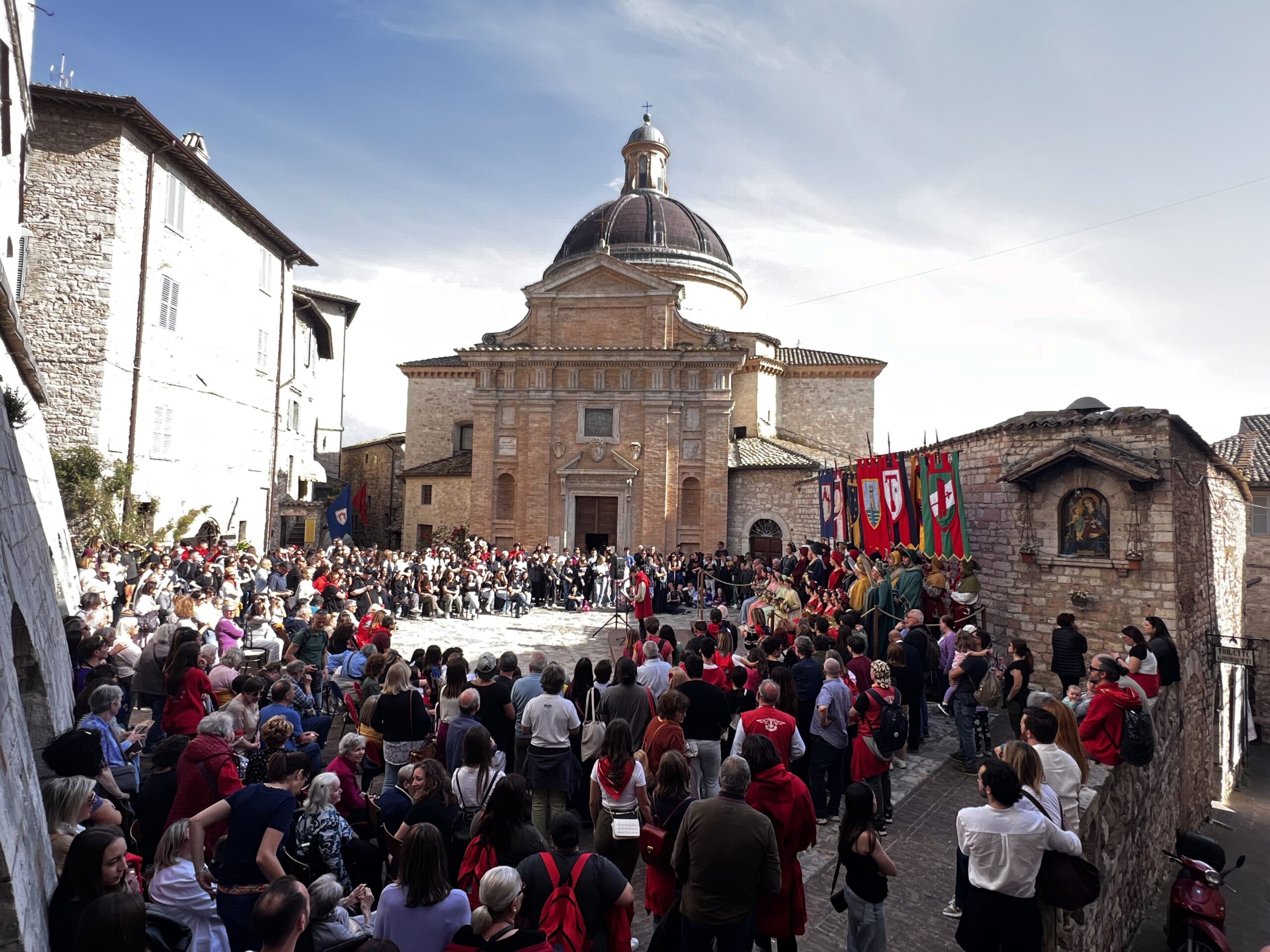 Calendimaggio di Assisi, svelati i nomi delle regine della festa: ecco le Madonne Primavera di Magnifica Parte de Sotto e di Nobilissima Parte de Sopra (foto) 69 Calendimaggio di Assisi, svelati i nomi delle regine della festa: ecco le Madonne Primavera di Magnifica Parte de Sotto e di Nobilissima Parte de Sopra (foto) 68
