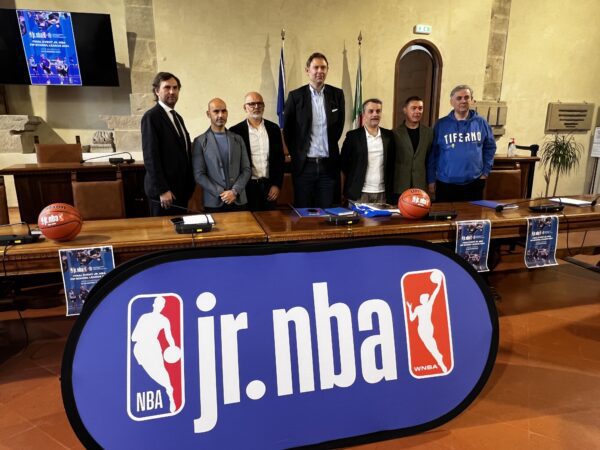 Città di Castello, presentazione ufficiale per le Final Event Jr. NBA FIP Schools League 2024
(foto) 11 Città di Castello, presentazione ufficiale per le Final Event Jr. NBA FIP Schools League 2024
(foto) 10