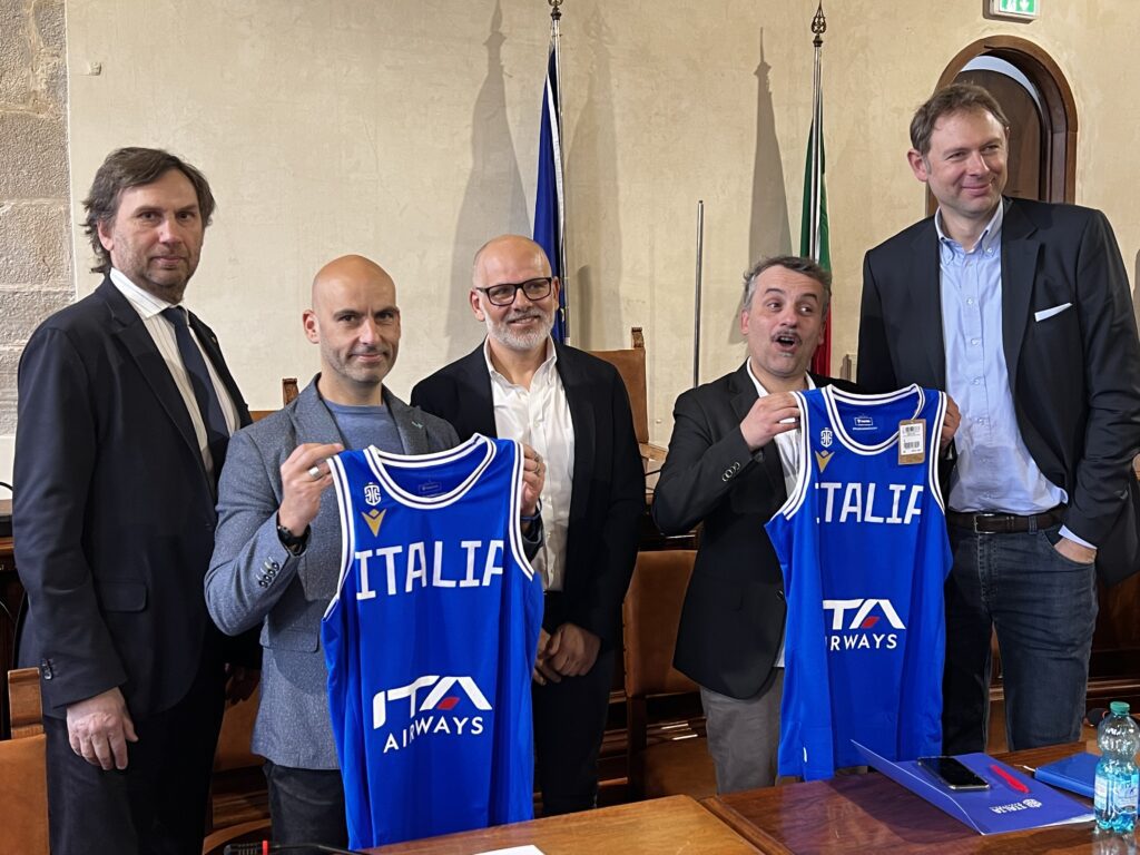 Città di Castello, presentazione ufficiale per le Final Event Jr. NBA FIP Schools League 2024
(foto) 3 Città di Castello, presentazione ufficiale per le Final Event Jr. NBA FIP Schools League 2024
(foto) 2