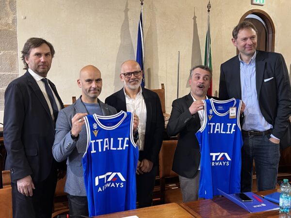Città di Castello, presentazione ufficiale per le Final Event Jr. NBA FIP Schools League 2024
(foto) 9 Città di Castello, presentazione ufficiale per le Final Event Jr. NBA FIP Schools League 2024
(foto) 8