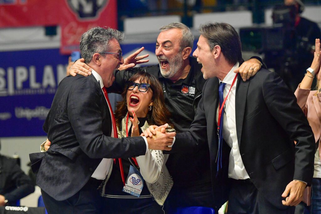 Lo scudetto torna a Perugia: la Sir Volley è campione d’Italia (foto) 27 Lo scudetto torna a Perugia: la Sir Volley è campione d’Italia (foto) 26