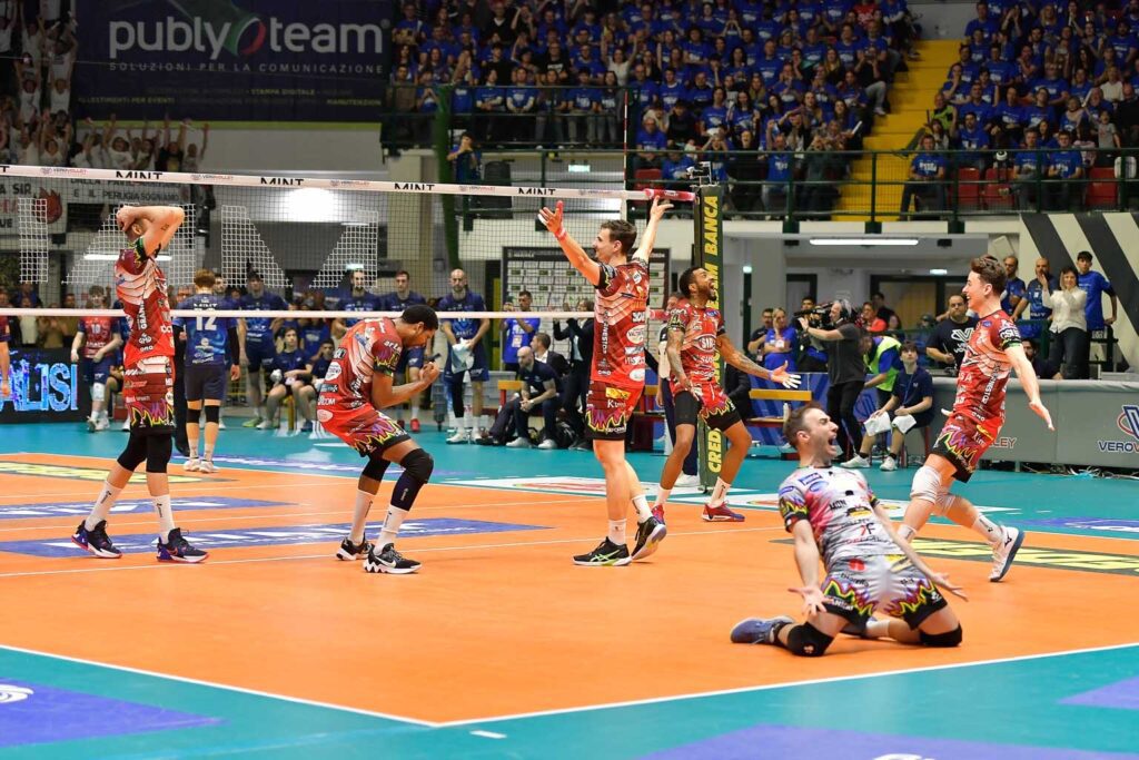 Lo scudetto torna a Perugia: la Sir Volley è campione d’Italia (foto) 29 Lo scudetto torna a Perugia: la Sir Volley è campione d’Italia (foto) 28